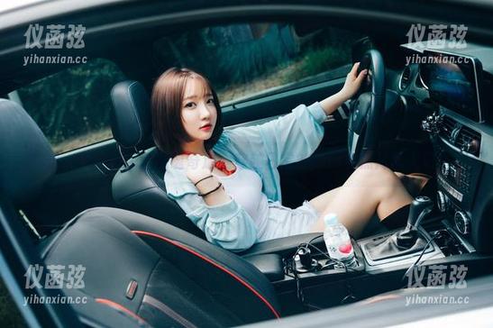 Son Ye Eun Son Ye Eun的圣诞奇遇:穿越日常的cos和照片乱入记!